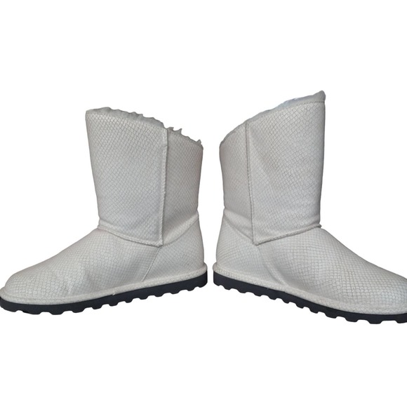 NEW Bearpaw Winter Boots 8 Mimi White Snake - Picture 2 of 5